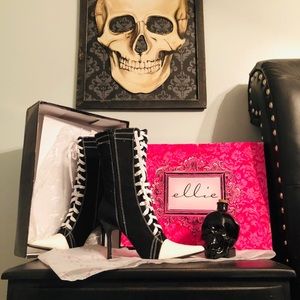 NIB chuck taylor mock style heel